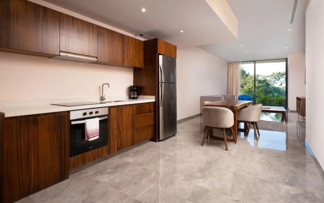 One BR Apartment With Shared Pool Jacuzzi Easy Spa Access