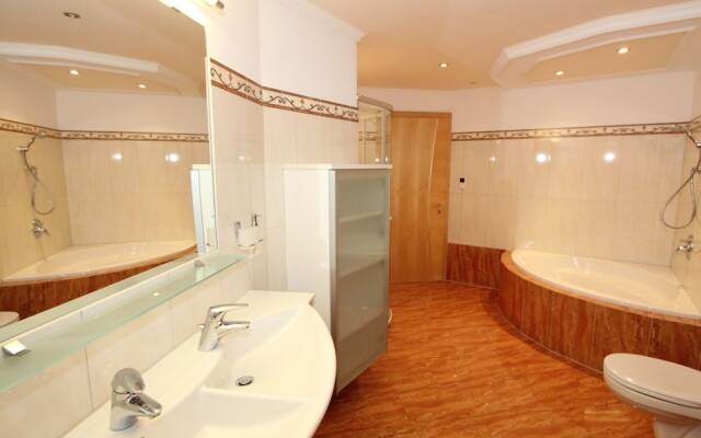 Luxurious Apartment in Mayrhofen With Mountain View