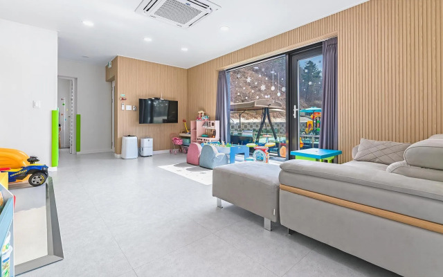 Gapyeong Staykidspoolvilla