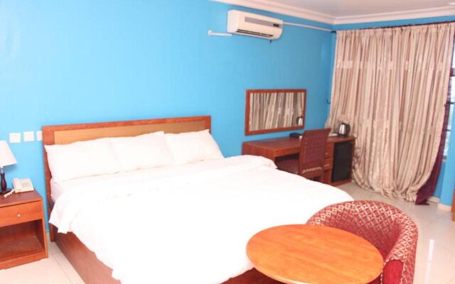 Reverton Hotel