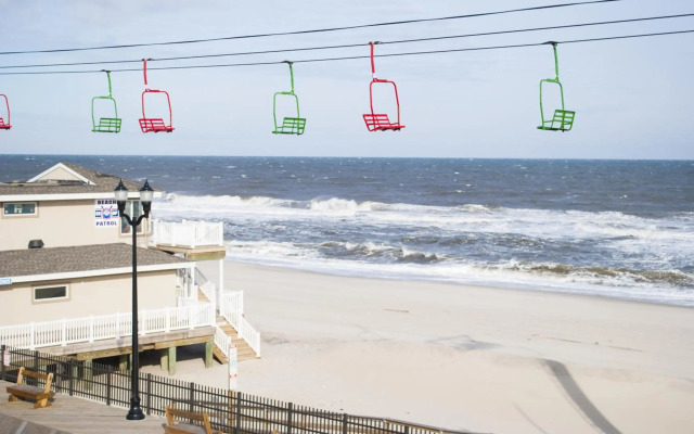 Boardwalk Hotel Charlee & Beach House Rentals