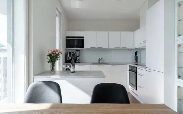 Luxurious 1BR Penthouse with Balcony