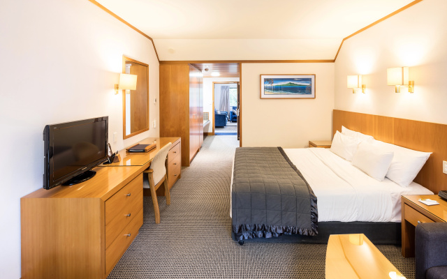 Commodore Airport Hotel – Guest Rooms – Christchurch