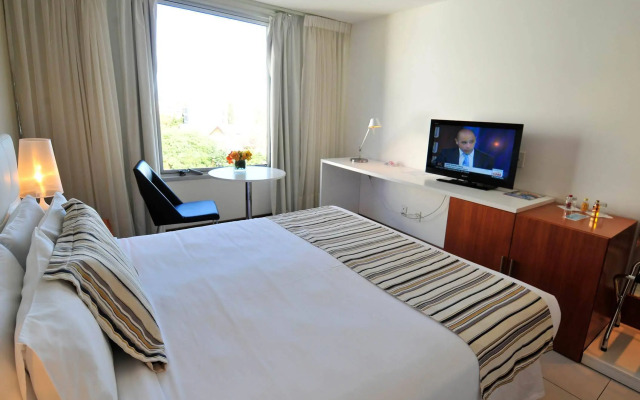Real Colonia Hotel & Suites