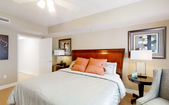 Opus Condos 702 - The Golden Leaf
