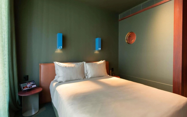 Hyde Melbourne Place