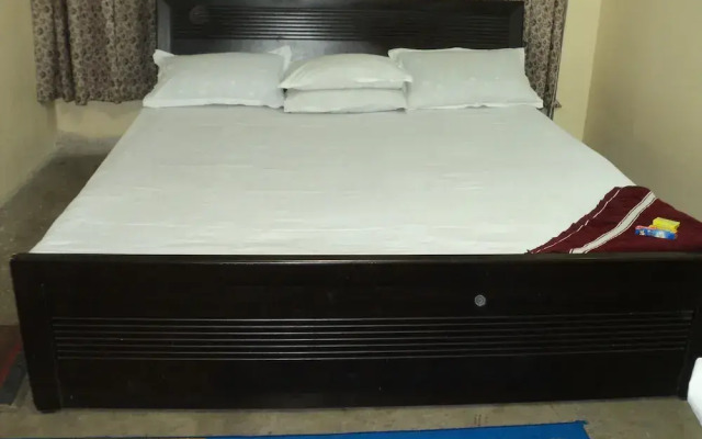 Royal Guest House & Service Apartment