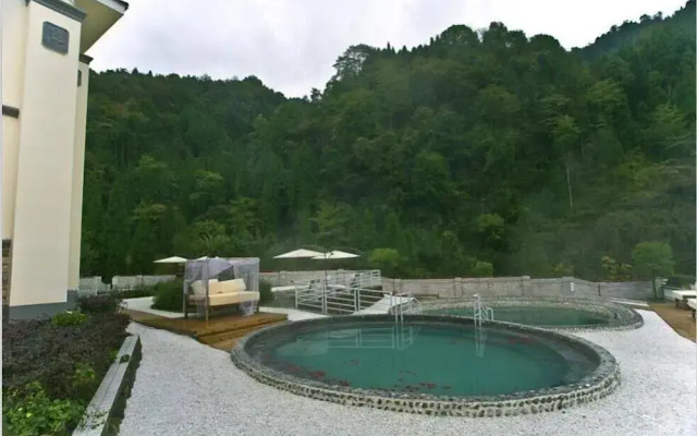 Pengzhou Anlan Holiday Manor
