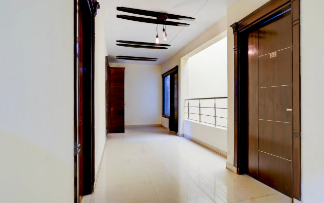 Collection O Sector 70 Noida