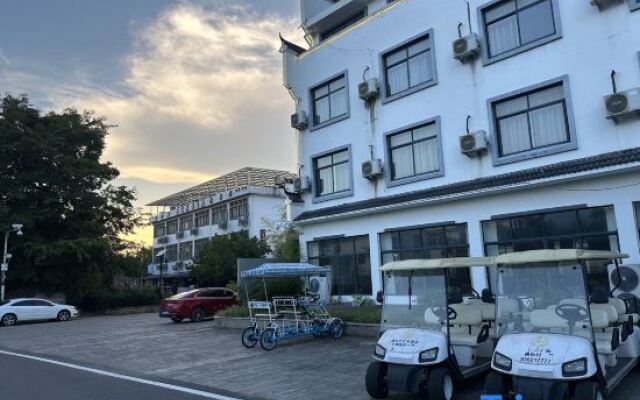 Xianju Tang Lantern Record Art Homestay