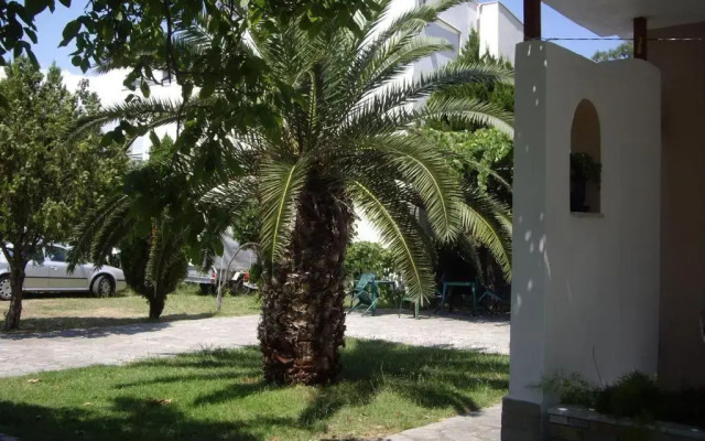 Maistrali Studios Apartments