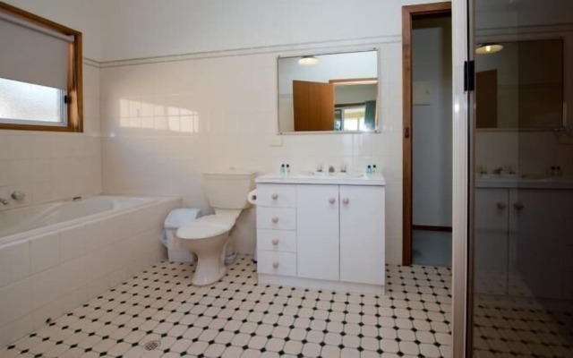 Barmera Lake Resort Motel