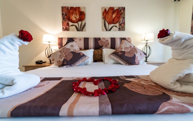 Gooderson Monks Cowl Golf Resort