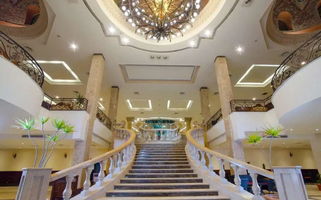 Titanic Palace - Families and Couples only