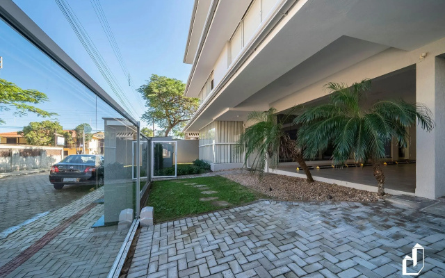 Kremer Residence: Apto 202 amplo próximo ao mar
