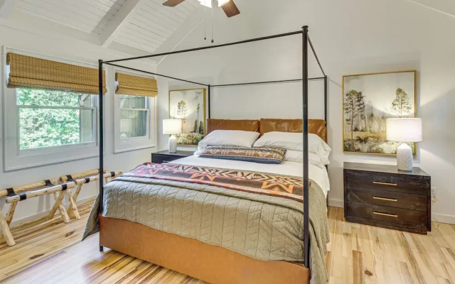 Newly Renovated: Pet-friendly Sapphire Retreat!