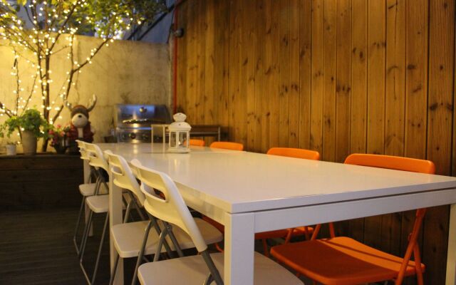 Bunk Guest House - Hostel