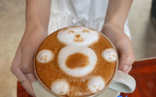 The Hub Erawan Resort