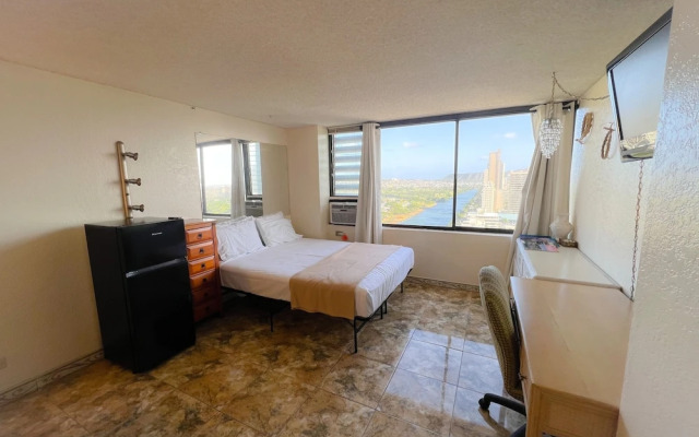 Hawaiian Monarch 2508 Condo by RedAwning