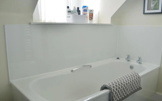 Dolphin Cottage