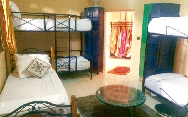 Hostel Villa Red City