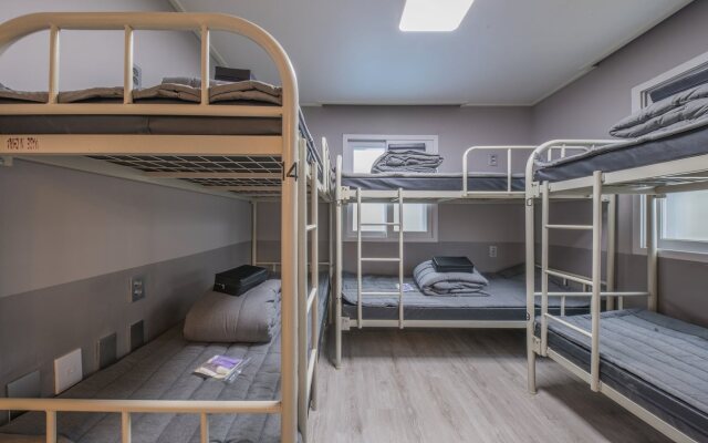 Flex Home Guesthouse - Hostel
