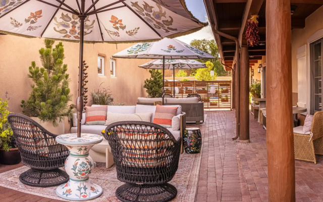 Piñon Court By La Fonda