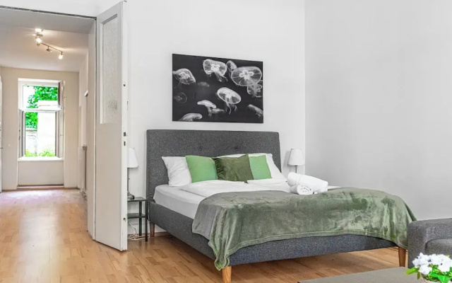 Cute 2BR Apt Near AKH Hospital Central