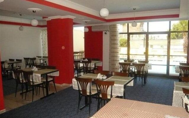 Status Hotel