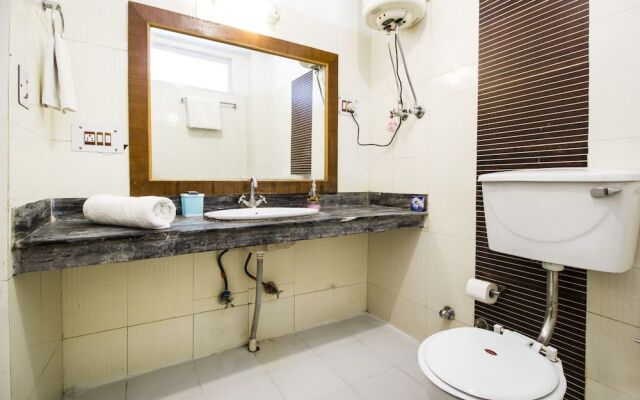 FabHotel Whispiring Wood