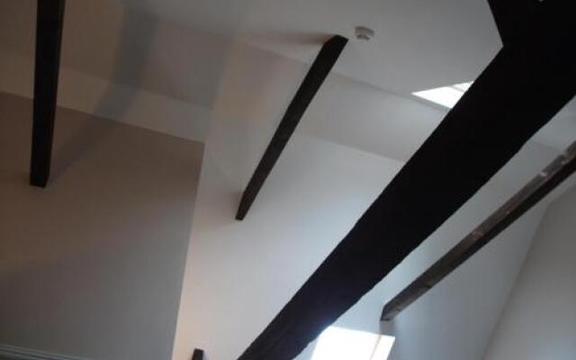 Trowel And Hammer Inn