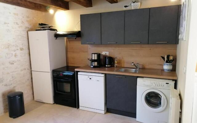 Gîte Ainay-le-Vieil, 5 pièces, 8 personnes - FR-1-586-15