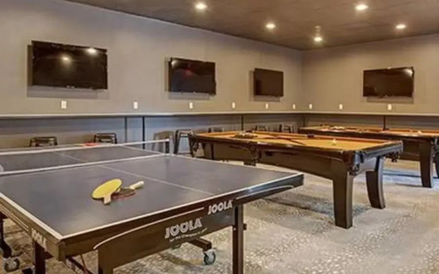 UT Social Retreat + Pool + Gym