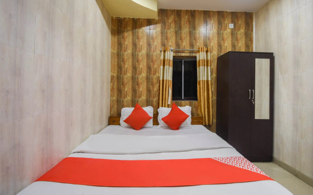 OYO 41435 Golden Residency