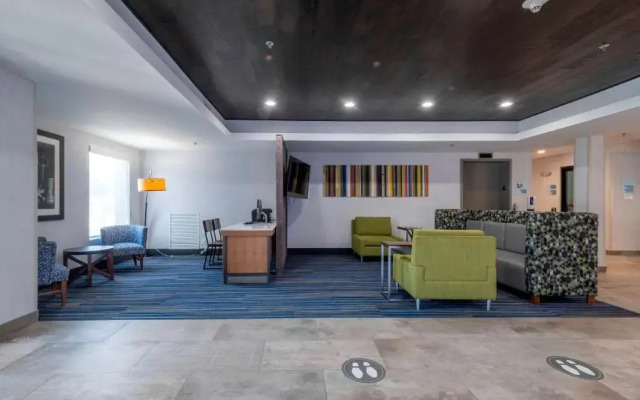 Holiday Inn Express Hotel & Suites Petersburg-Dinwiddie by IHG