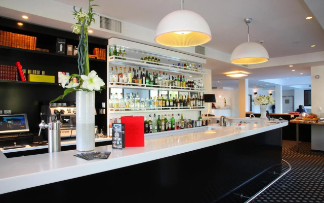 Hotel 202