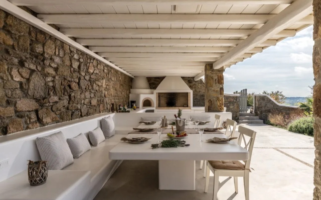 Luxury Villas  by Live&Travel