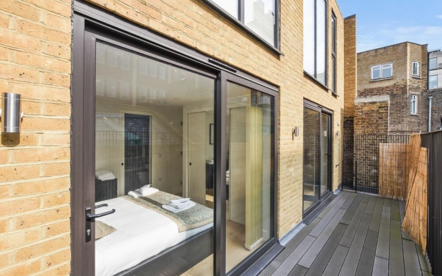 Hatton Wall by Servprop