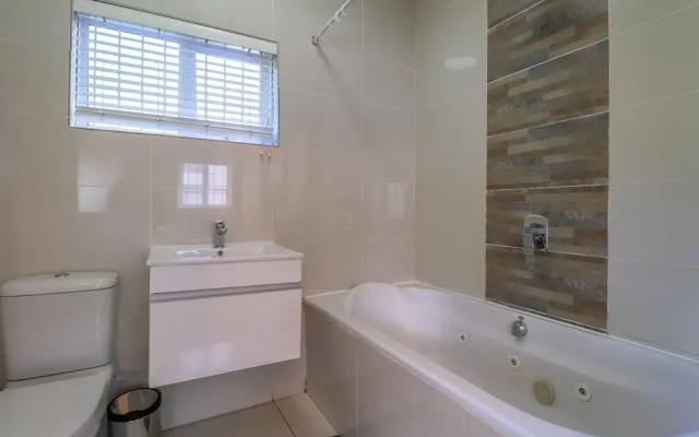 Eaton Square 2 by CTHA