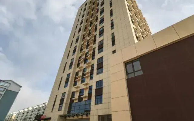 Yiyue Apartment (Shenbei Jijia Shopping Center)