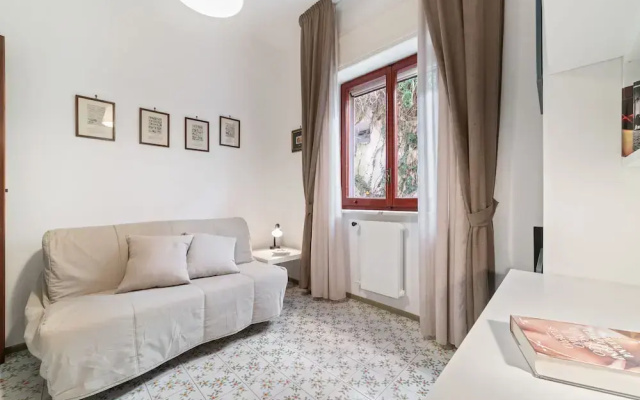 Vietri sul Mare Roomy Flat with Parking