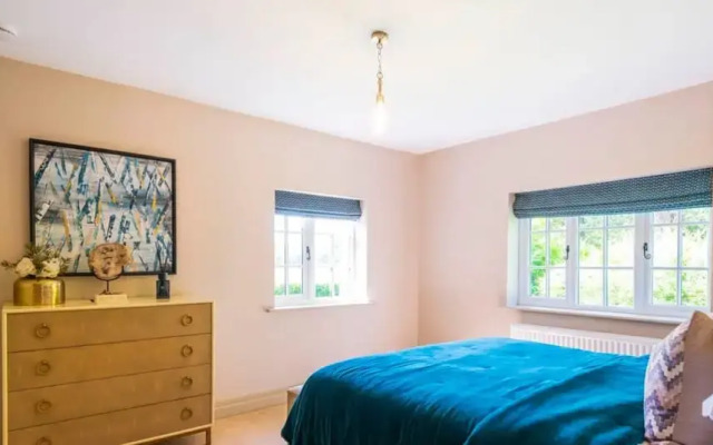 Luxurious 4 Bedroom Vineyard Villa Stanlake Park