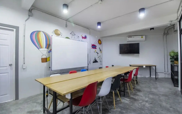 OYO 705 Hostel@seatzstation
