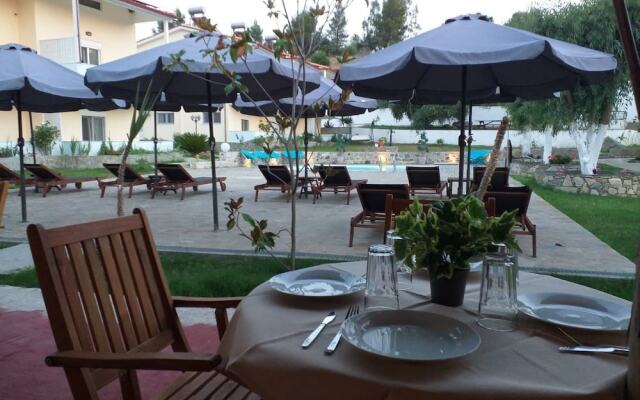 Отель Caretta Village