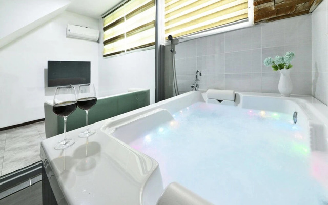 Funnymungmung Galaxy House