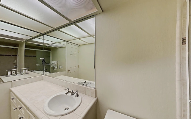 Two Bedroom Units at 1849 Condos With 3 Hot Tubs & Slopeside