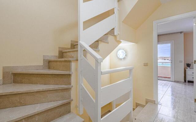 RED Large family apartment, three floors, 10 guests