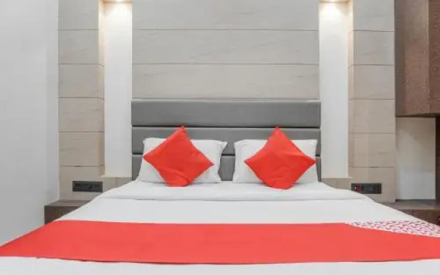 OYO 24187 Samar Palace