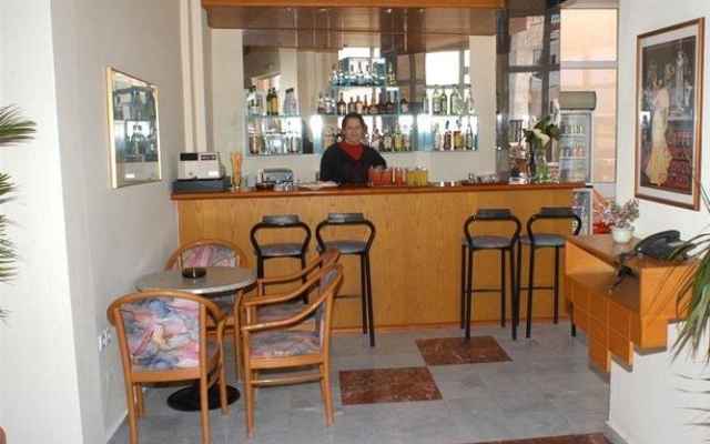 Daisy Hotel Apartments