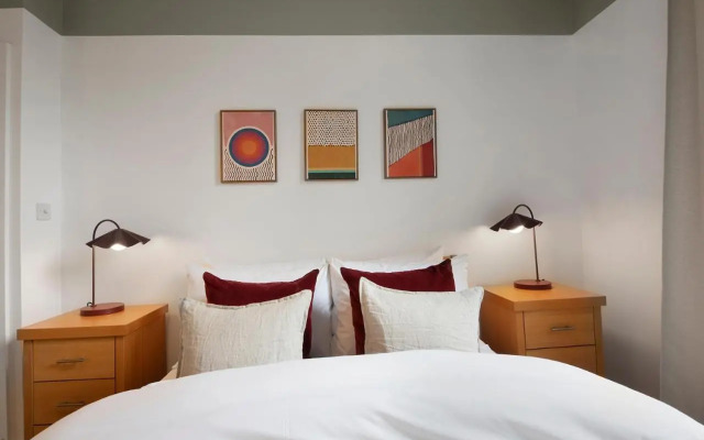 Peaceful Crouch Hill Flat by MoreThanStays